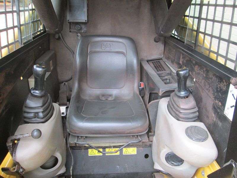 CATERPILLAR 226B skid steer - Photo 7