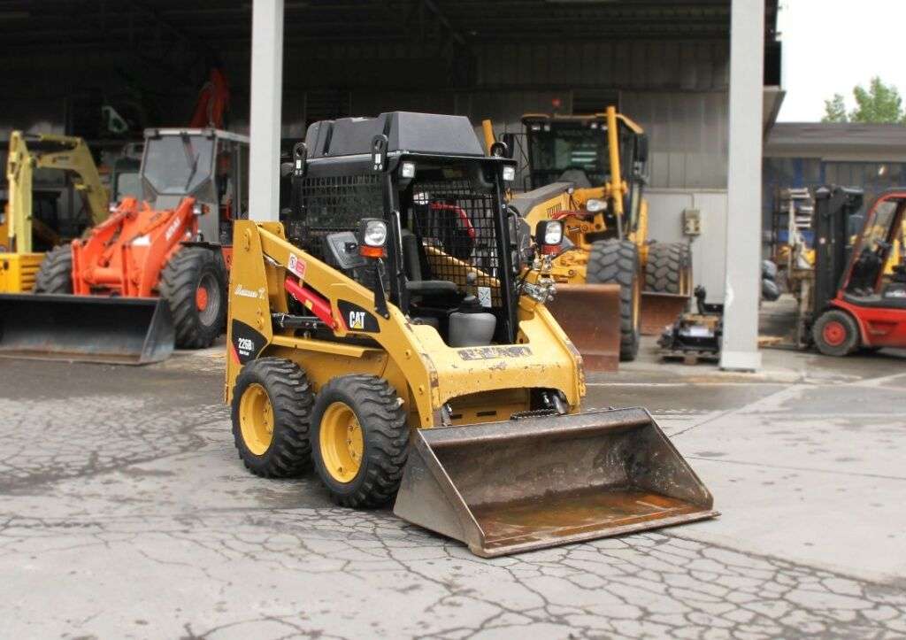 CATERPILLAR 226B3 skid steer - Photo 11
