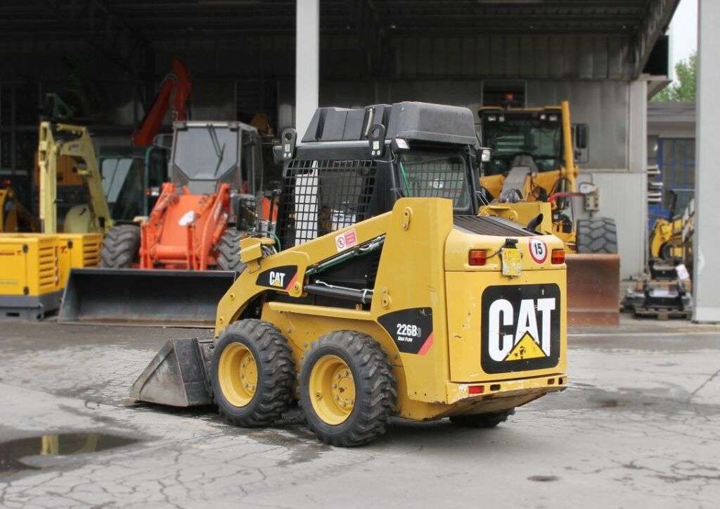 CATERPILLAR 226B3 skid steer - Photo 3