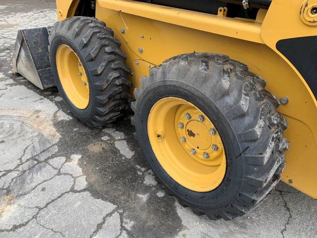 CATERPILLAR 226B3 skid steer - Photo 4