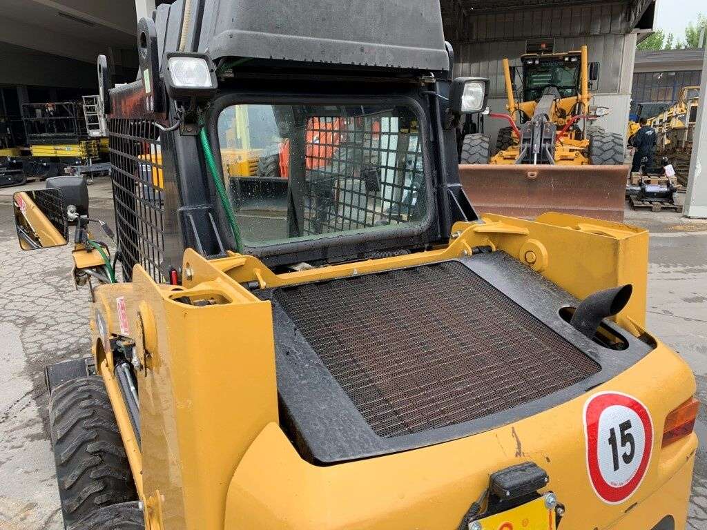 CATERPILLAR 226B3 skid steer - Photo 5