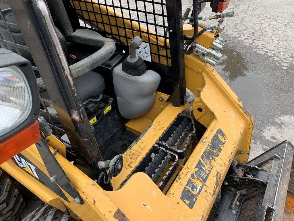 CATERPILLAR 226B3 skid steer - Photo 6