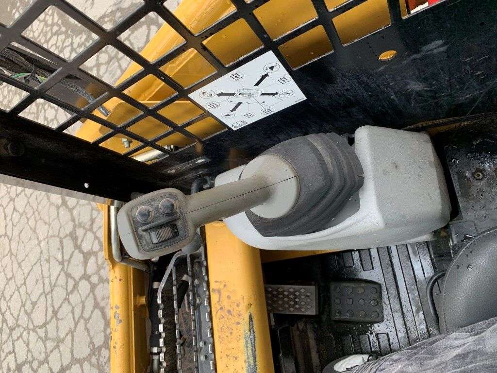CATERPILLAR 226B3 skid steer - Photo 9