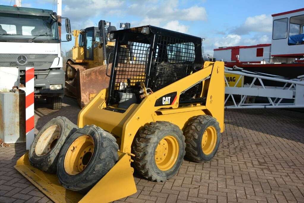 CATERPILLAR 226 B 3 skid steer - Photo 3