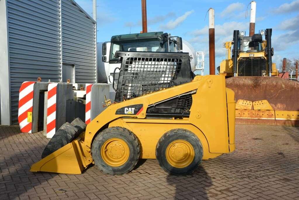 CATERPILLAR 226 B 3 skid steer - Photo 4