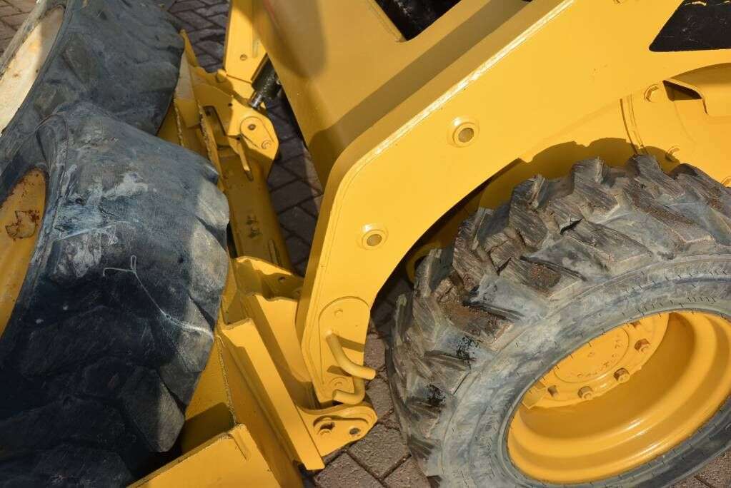 CATERPILLAR 226 B 3 skid steer - Photo 5
